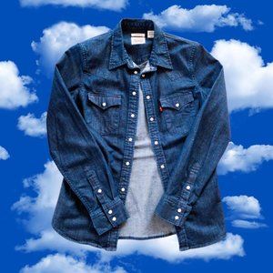 LEVI’S STRAUSS & CO. TAILORED FIT JEAN SHIRT